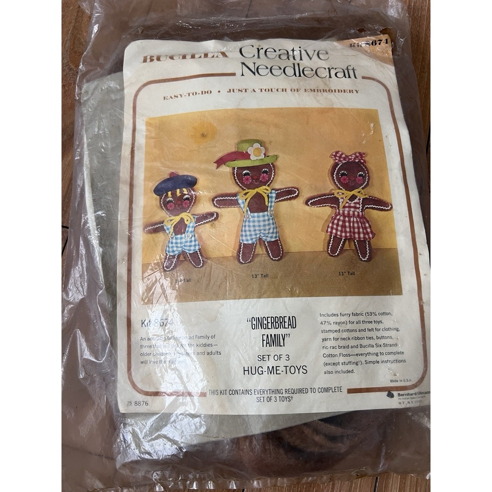 Vintage Bucilla Christmas Furry Gingerbread Family Hug Me Toys Kit 8674 10"-13"